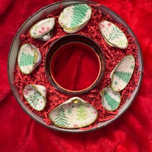 Coffret cadeau en coquillages découpés sur le thème de Noël