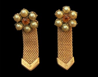 Vintage Rose Gold Tone Faux Pearl Flower Screw Back Earrings – Mid Century Chain Fringe