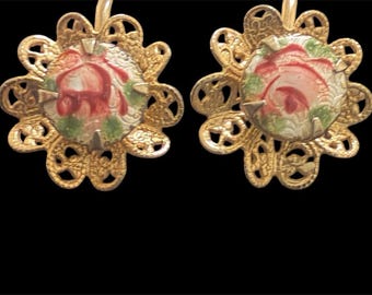 Vintage Gold Tone Filigree Floral Screw Back Earrings Painted Rose Dainty