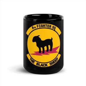 8.º Escuadrón de Cazas - “La oveja negra” - Taza negra brillante