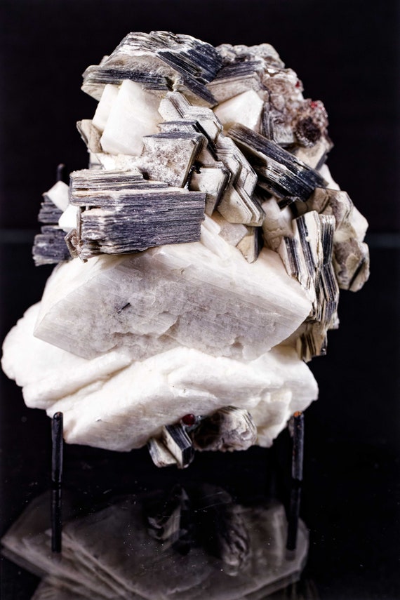 Geometric Muscovite with Feldspar