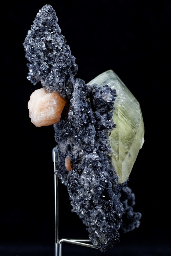 Black Chalcedony Stalactite with Honey Calcite Spar and a Stilbite Bowtie, view 6