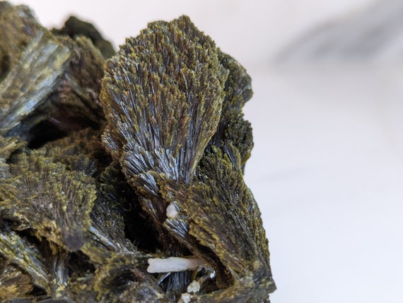 Large Epidote Leaf, view 7