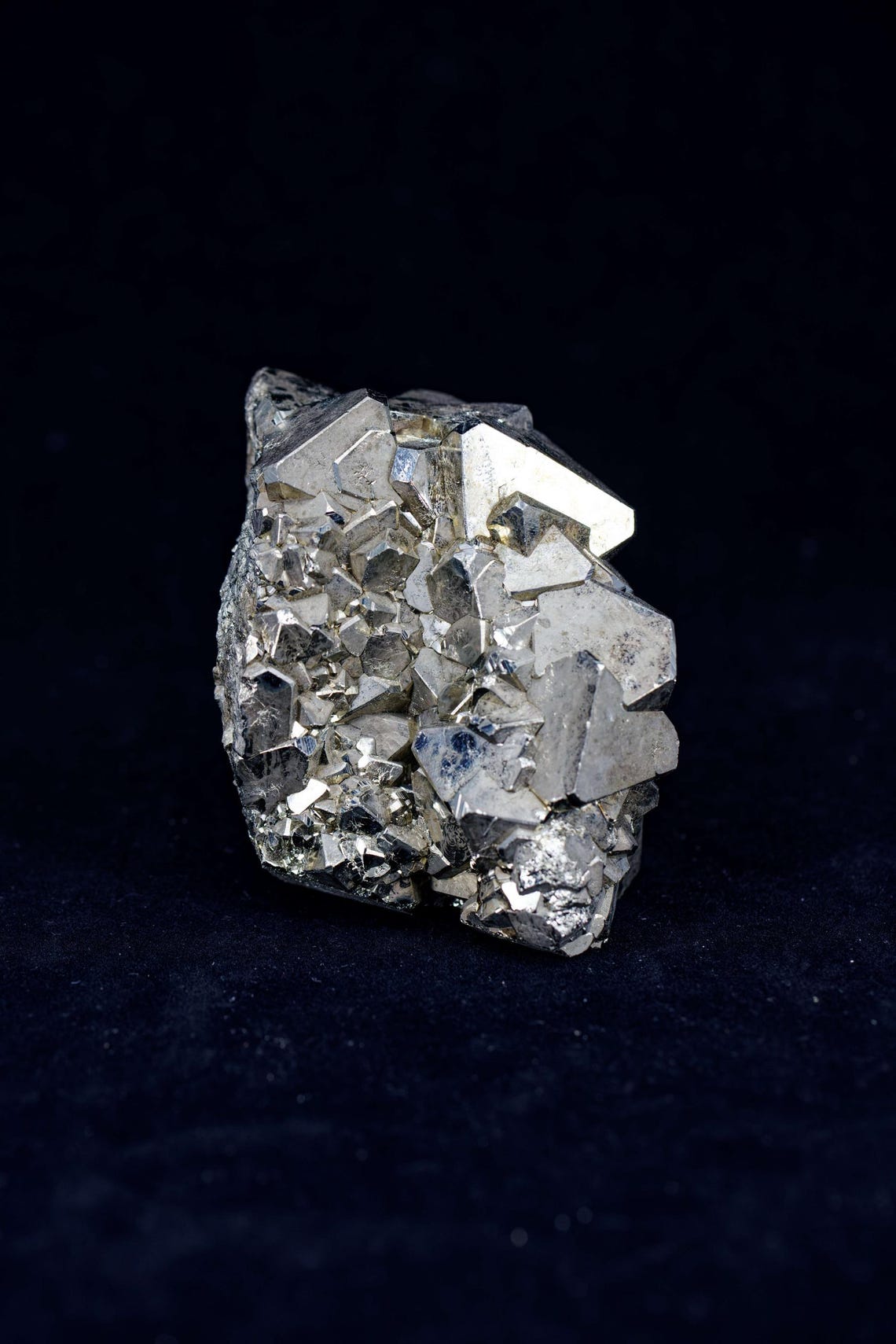 Pyrite, Huanzala Mine Peru, 1 kg, 9 x 7 x 10 cm | Collector Grade | Cabinet