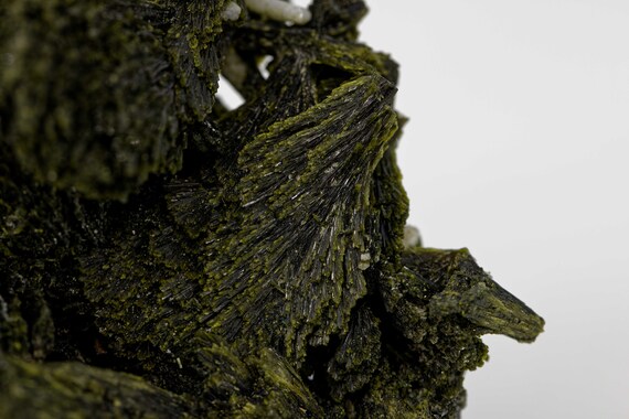 Large Epidote Leaf, view 3