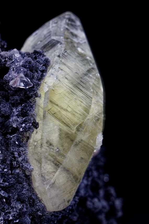 Black Chalcedony Stalactite with Honey Calcite Spar and a Stilbite Bowtie, view 8