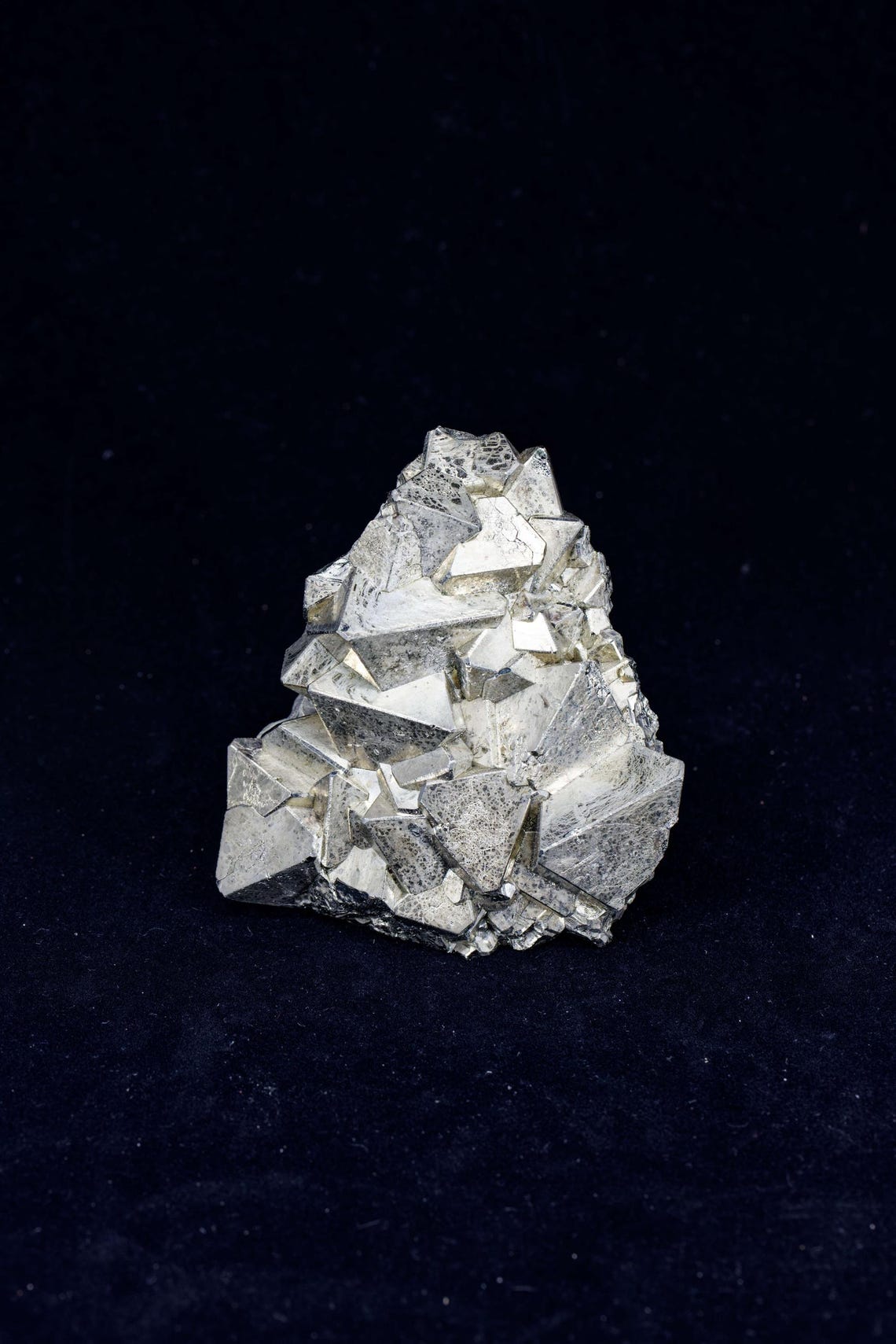 Pyrite, Huanzala Mine Peru, 941 g, 11 x 9 x 6 cm | Collector Grade | Cabinet
