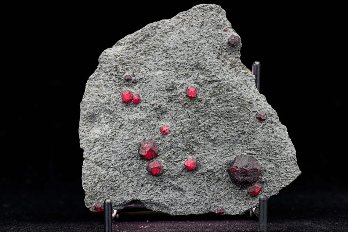 Almandine Garnet with Graphite, Red Embers Mine Massachusetts, 65 g, 10 x 10 x 1 cm | Collector Grade | Cabinet
