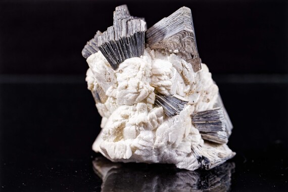 Geometric Muscovite with Feldspar