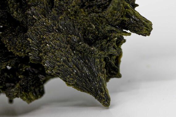 Large Epidote Leaf, view 4