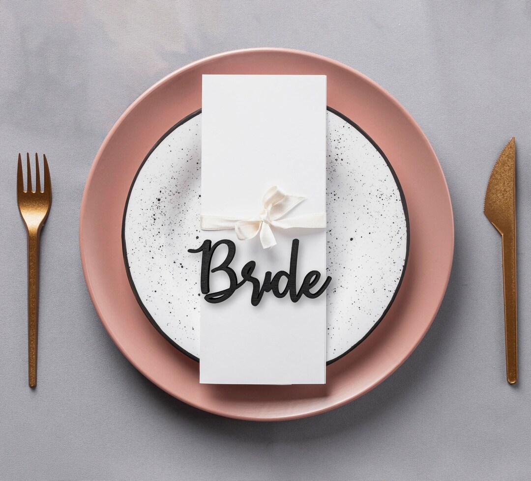 wooden-place-settings-wedding-seating-names-formal-assigned-seating