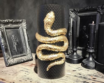 Vela Serpente Negra com Serpente Dourada | Vela Decorativa Gótica | Vela para Altar Dark Academia | Decoração Bruxa para Casa | Vela de Luxo Artesanal