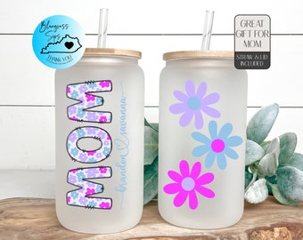 Personalized Coffee Cup for Mothers Day Gift Iced Coffee Cup with Daisies and Names Custom Glass Tumbler Gift for Mom Birthday Gift for Her
