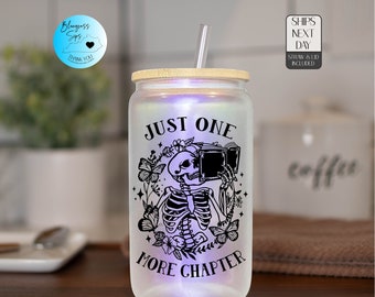 Just One More Chapter Glass Can, Book Lover Gift Floral Iced Coffee Glass With Lid And Straw, Book Club Gifts For Her Birthday. Reader Gifts