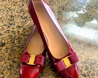 Vintage Salvatore Ferragamo Vara Bow Pump Heels