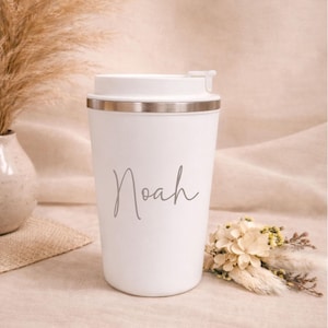 Personalisierter Thermobecher mit Namen | Kaffee To Go Becher | Reisebecher mit Deckel | Geschenk Idee für Freundin, Mama, Kollegen