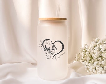 Eiskaffeeglas | Herz mit Schmetterling | Personalisiert | Milchglas | Geschenk |