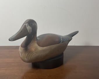 Vintage handgesneden, handgeschilderde houten eendenkooi - pijlstaart