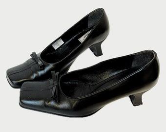 Vintage 90s stiletto pump heels, 90s slingbacks, vintage pointed leather heels, pointed 90s heels, y2k pumps, vintage square kitten heels