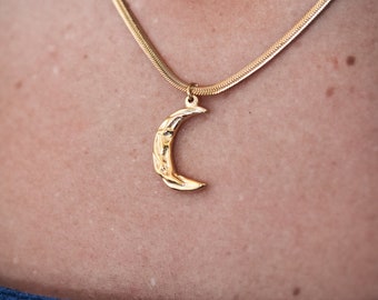 Gold Moon Necklace, Gold Crescent Moon Celestial Necklace, Moon Pendant, Dainty Anniversary Gift for Her,