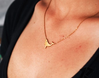 ミニマリスト 18K ゴールド ホエールネックレス、ホエールネックレス、ビッグフィッシュジュエリー、オーシャンホエールペンダント、動物ネックレス、動物愛好家へのギフト