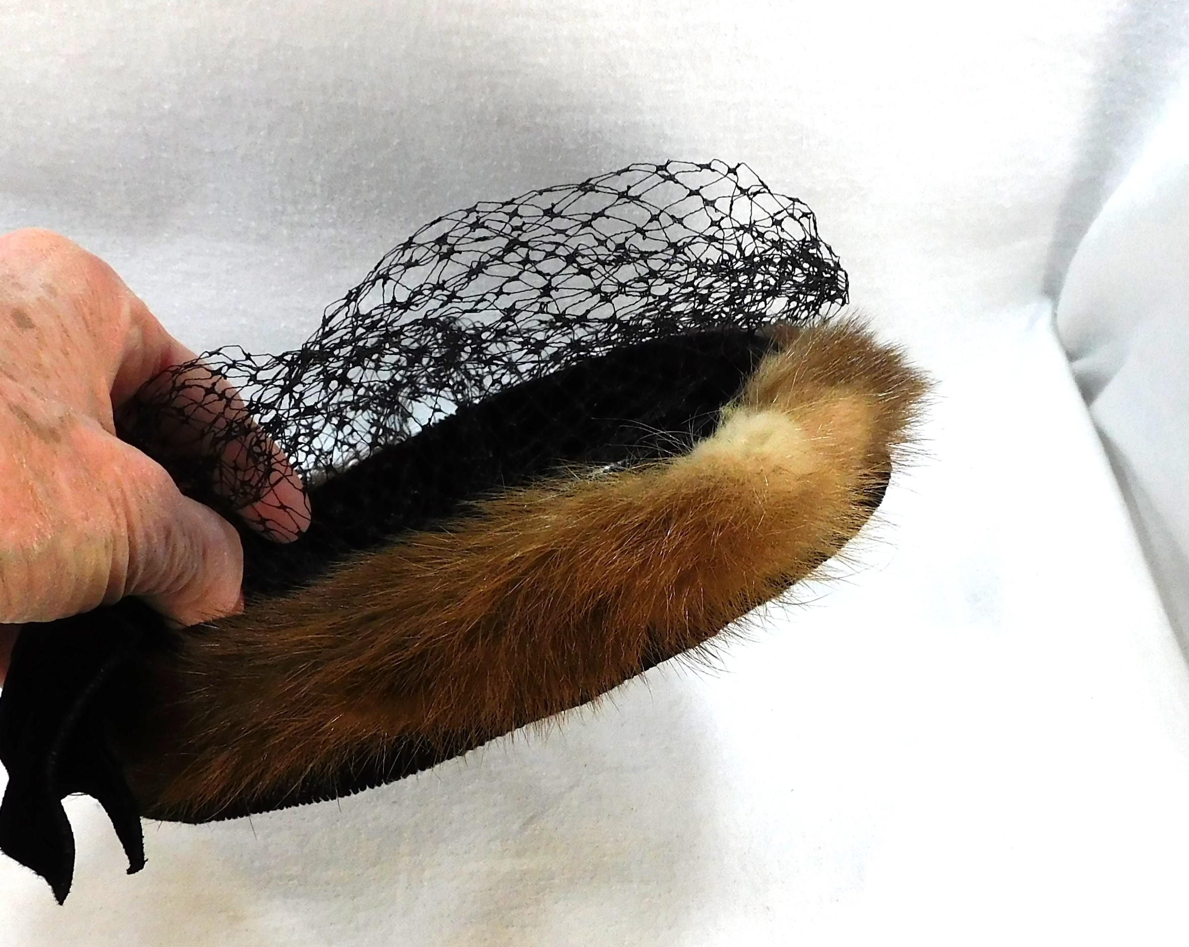 Vintage Black Velvet Ring Hat: Mink Fur Band, Net Bow - MCM  display picture 2