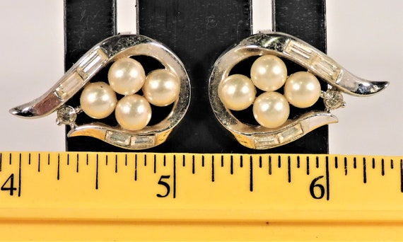 Trifari Marked Clip Earrings 4 Faux Pearls Center… - image 2
