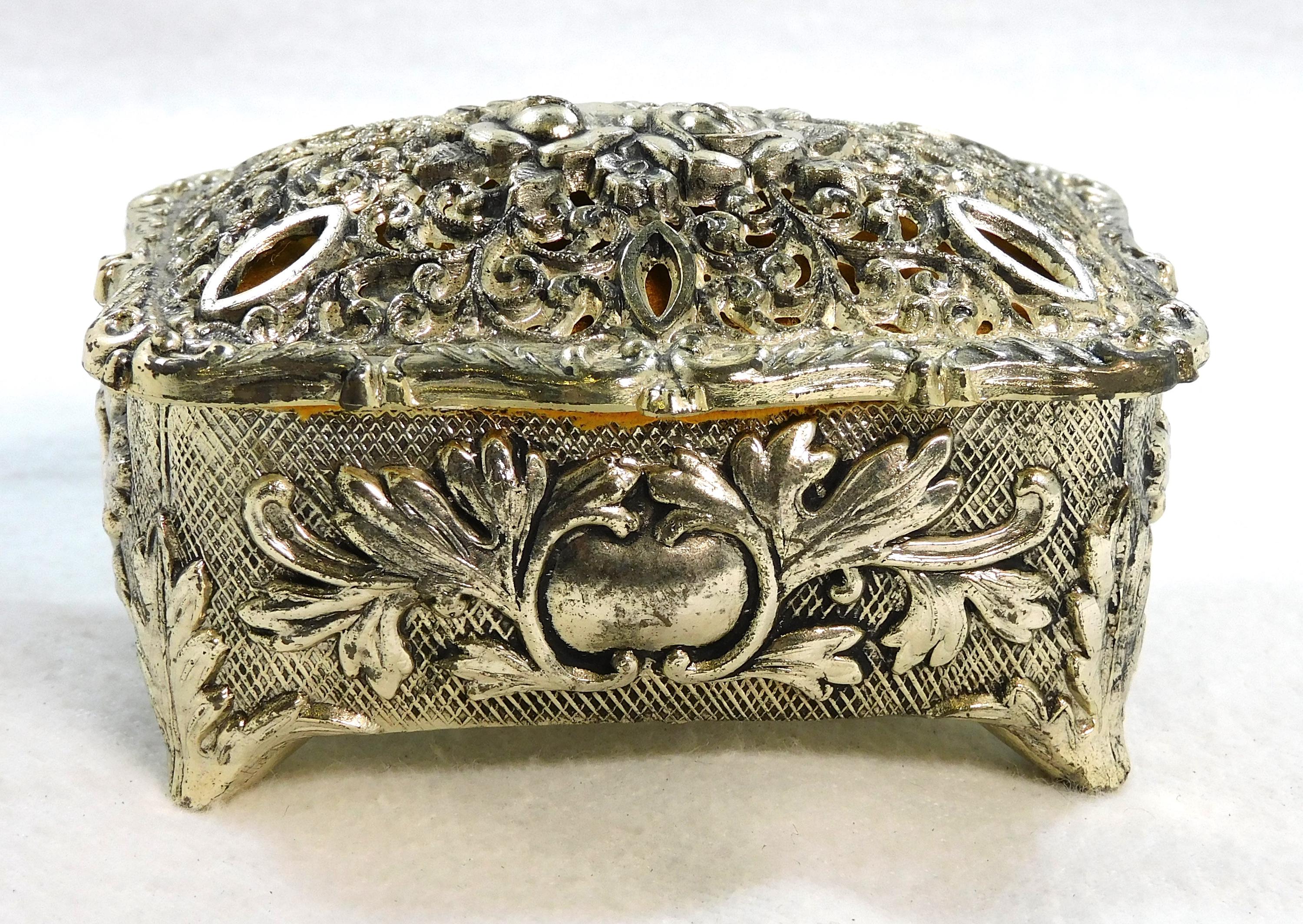 銀製 彫刻装飾 小物入れ Vintage Japan Marked Jewelry Trinket Box Silver Toned Metal
