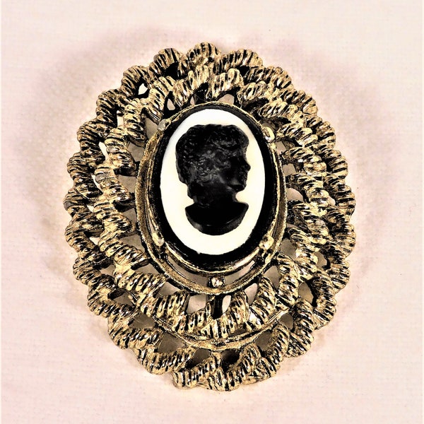 Gerrys Signed Black & White Acrylic Cameo Pin Brooch Antiqued Gold Toned Metal Vintage Costume Jewelry -Br34