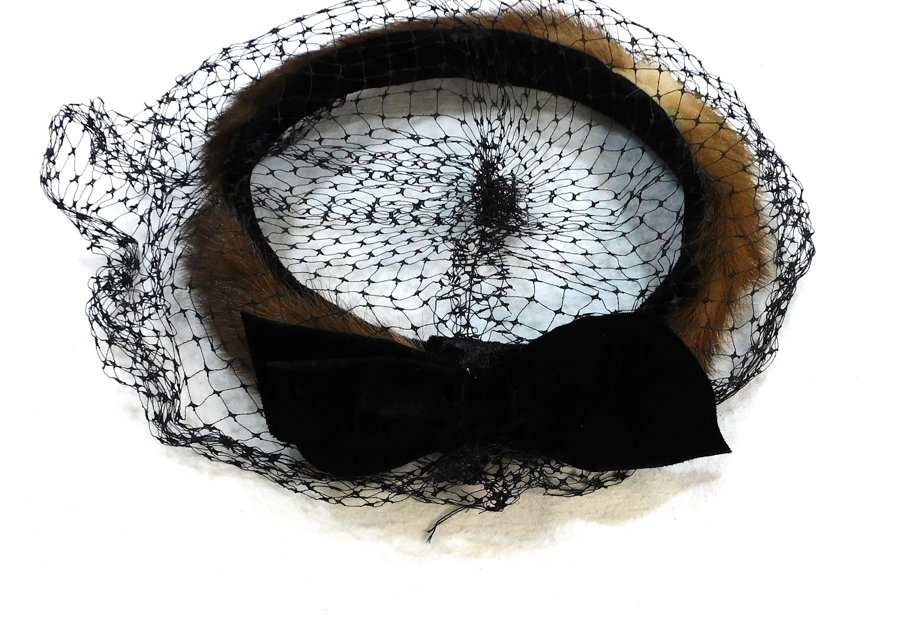 Vintage Black Velvet Ring Hat: Mink Fur Band, Net Bow - MCM  display picture 1