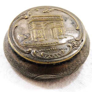 Antique Brass Rouge Compact, Empty: Embossed Arch de Triumph Paris Lid