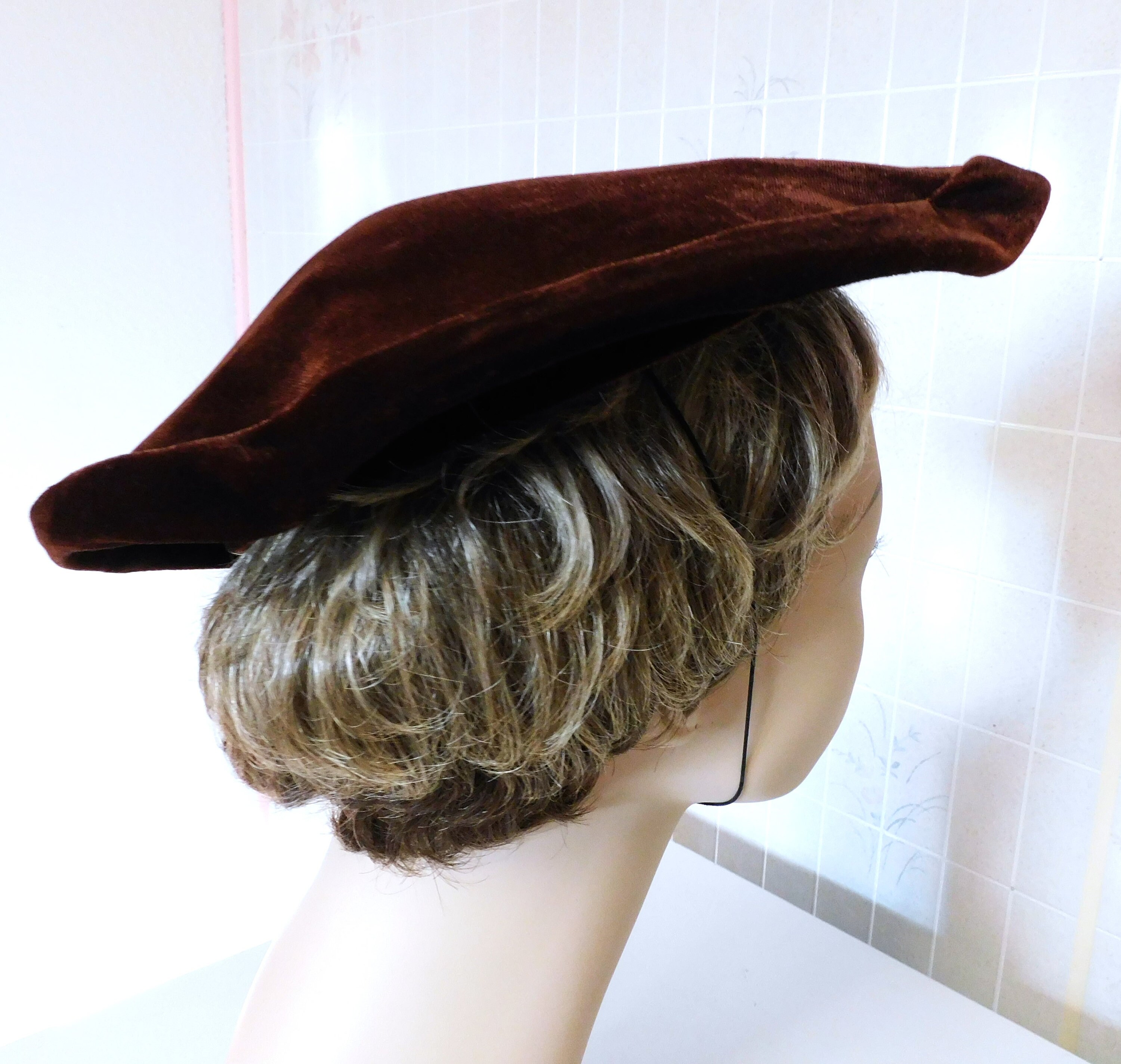 Vintage Brown Velvet Ladies Hat - Martha Gene NY - 1950s  display picture 2