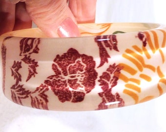 Vintage Lucite Bangle Bracelet: Floral Pattern, Brown & Yellow Flowers -Ba12