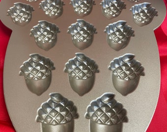 ACORN Cakelet Mold Pan (or mini muffins) by NORDIC WARE