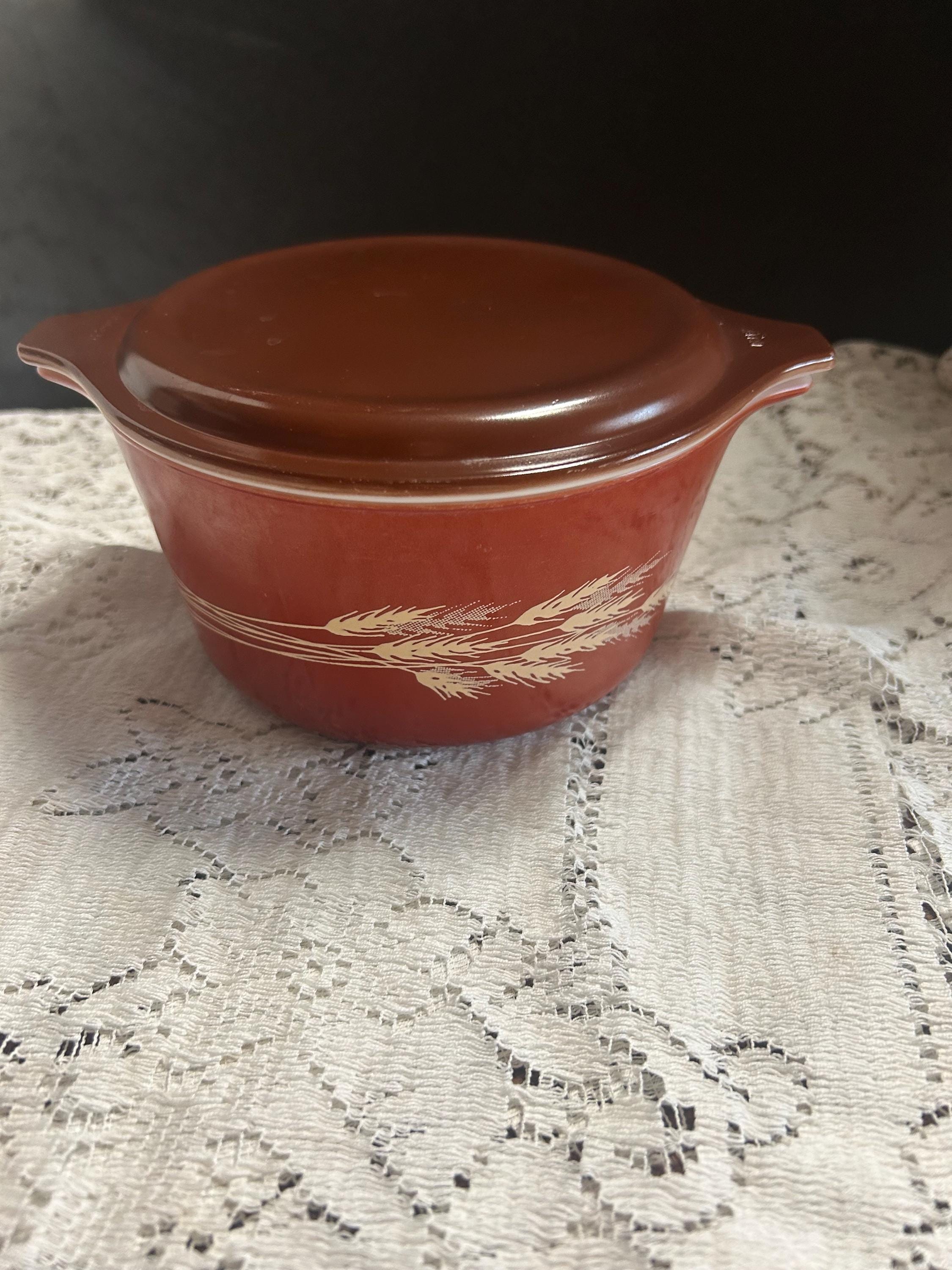 Pyrex vintage 473B  autumn harvest wheat casserole dish with brown lid 1 QT capacity