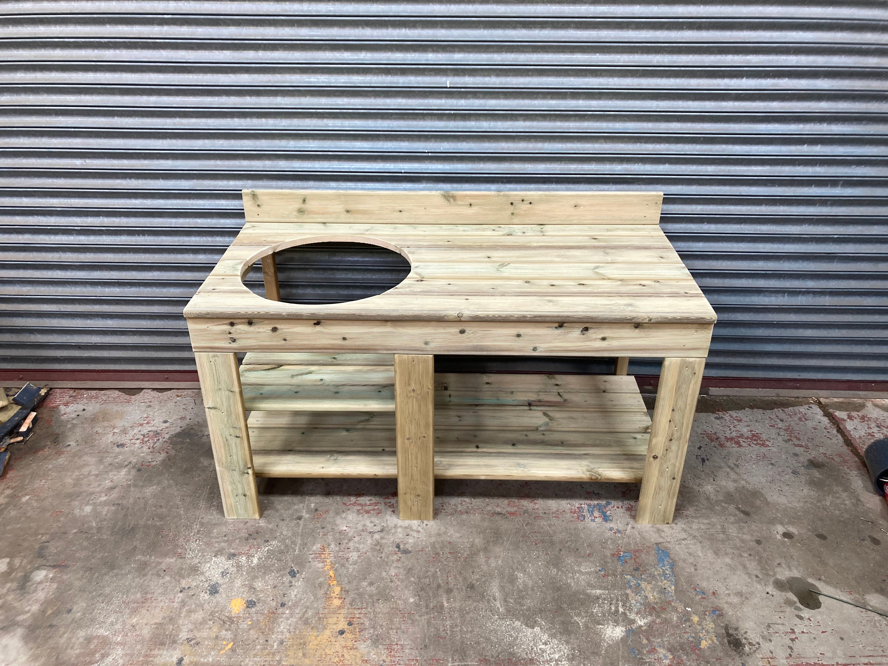 Heavy Duty Wooden BBQ Table For Big Green Egg & Kamado Grills – Custom Round Cutout