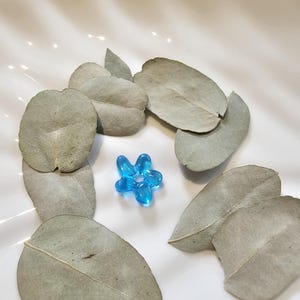 Lucky Glass Blue Flower, Pocket token, Luck, Lucky Charm, 5 Leaf Flower, Positive Thoughts, Keepsake, Friendship Gift, Birthday, Gift Ideas.