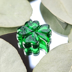 Trèfle de verre porte-bonheur, jeton de poche, chance, porte-bonheur, trèfle à 4 feuilles, pensées positives, souvenir, cadeau d'amitié, anniversaire, idées cadeaux.