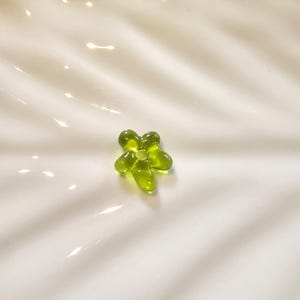 Lucky Glass Flower, Pocket token, Luck, Lucky Charm, 5 Leaf Flower, Positive Thoughts, Keepsake, Friendship Gift, Birthday, Gift Ideas.