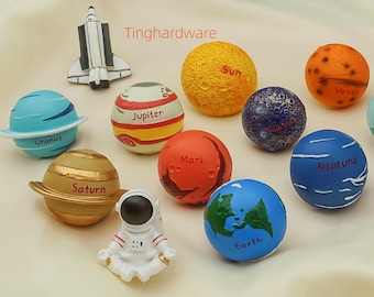 Perilla de gabinete Planet: Tirador de cajón con sistema solar de resina, tiradores de tocador con base de latón