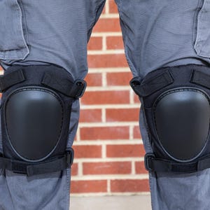 Clip On Knee Pads Heavy Duty Protection Construction Military No Straps Rugged Carpet Tile Paintball Industrial Tactical Comfortable Garden