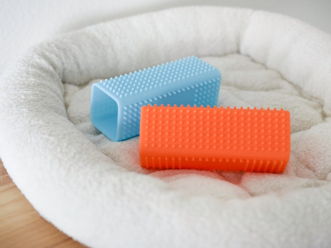 Cat and Dog Hair Remover Brush Lint Remover Cat Grooming Massage Brush