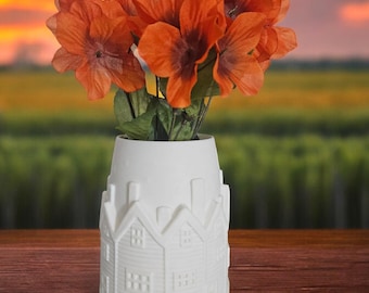Naomi - Festive Houses Vase for Holiday Magic