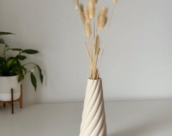 Wirea Vase
