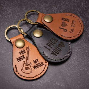 Plektrum Halter | Benutzerdefinierte Jubiläumsgeschenk für Gitarrist, Echtleder Plektrum Schlüsselbund, Gitarrist Geschenk, Musiker Geschenk
