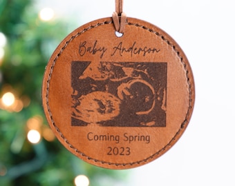 Ornement de Noël pour annonce de bébé à ultrasons | Gravé sur mesure avec votre photo échographique, cadeau d'annonce de grossesse, cuir véritable