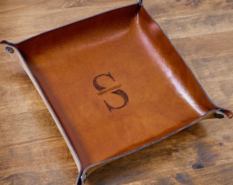 Monogrammed Catch All Tray Brown / Bandeja de valet personalizada de cuero real hecha a mano, bandeja Catchall grabada para hombres, bandeja organizadora de escritorio personalizada