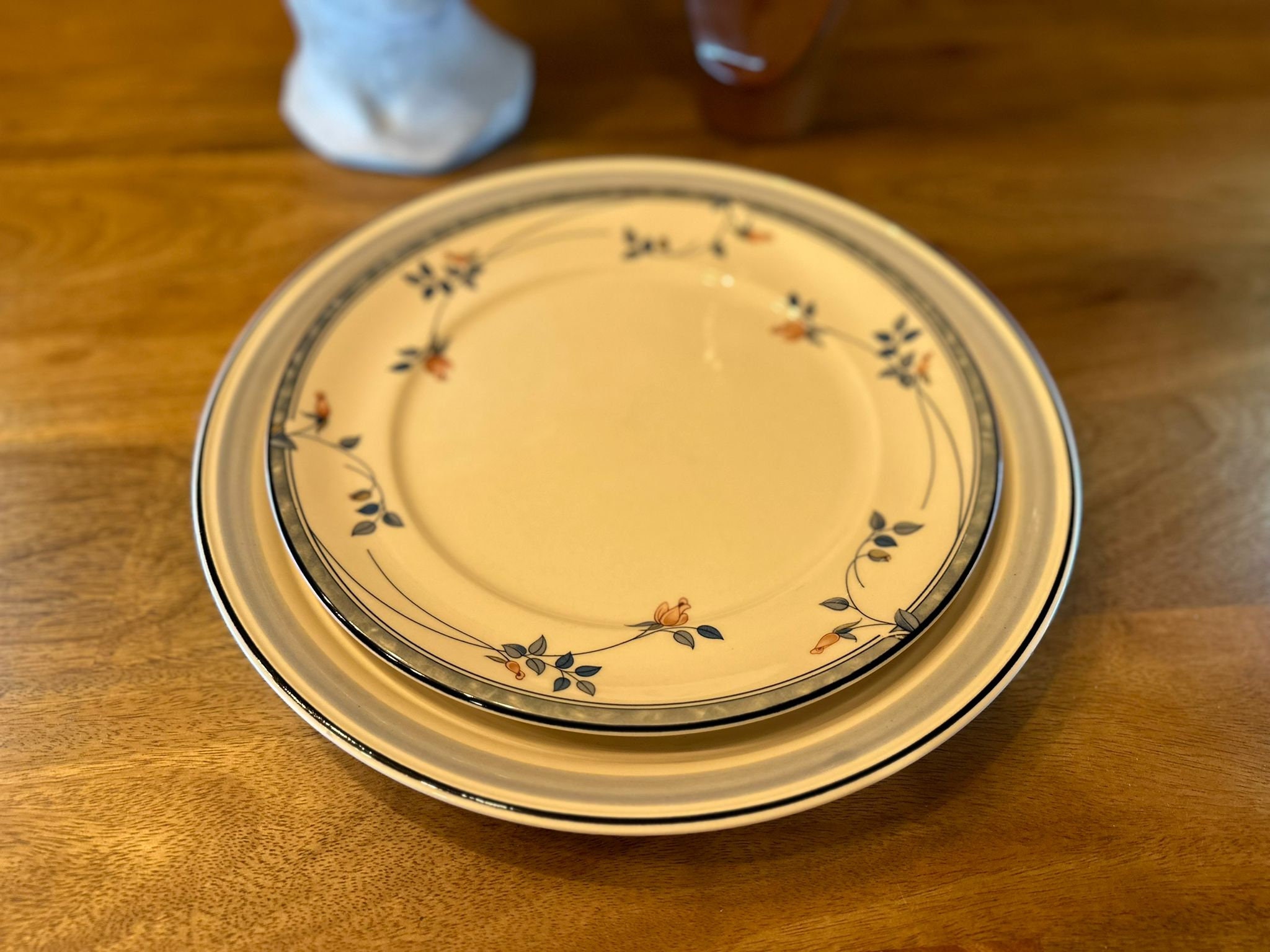 Keltcraft by Noritake Serving Platter and Dinner Plates. Ireland