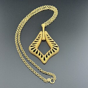 Vintage Sarah Coventry Statement Gold Tone Necklace Pendant Chain Teardrop 15&quot;