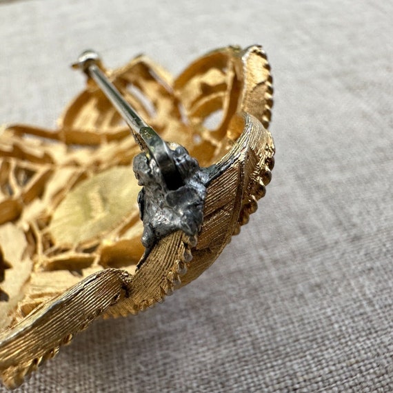Vintage Trifari Wedding Gold Tone Pin Brooch Faux… - image 7